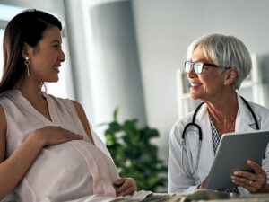 Pregnant patient speaking with her OBGYN