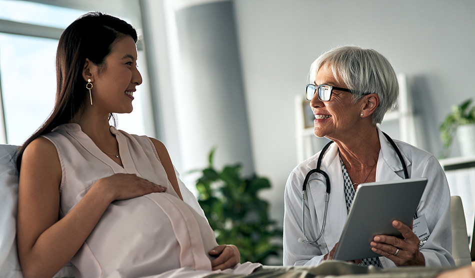 Pregnant patient speaking with her OBGYN